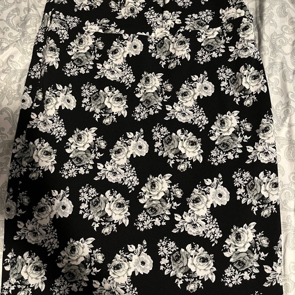 Bundle of 3 patterned LuLaRoe women’s skirts all size XL - Picture 3 of 11